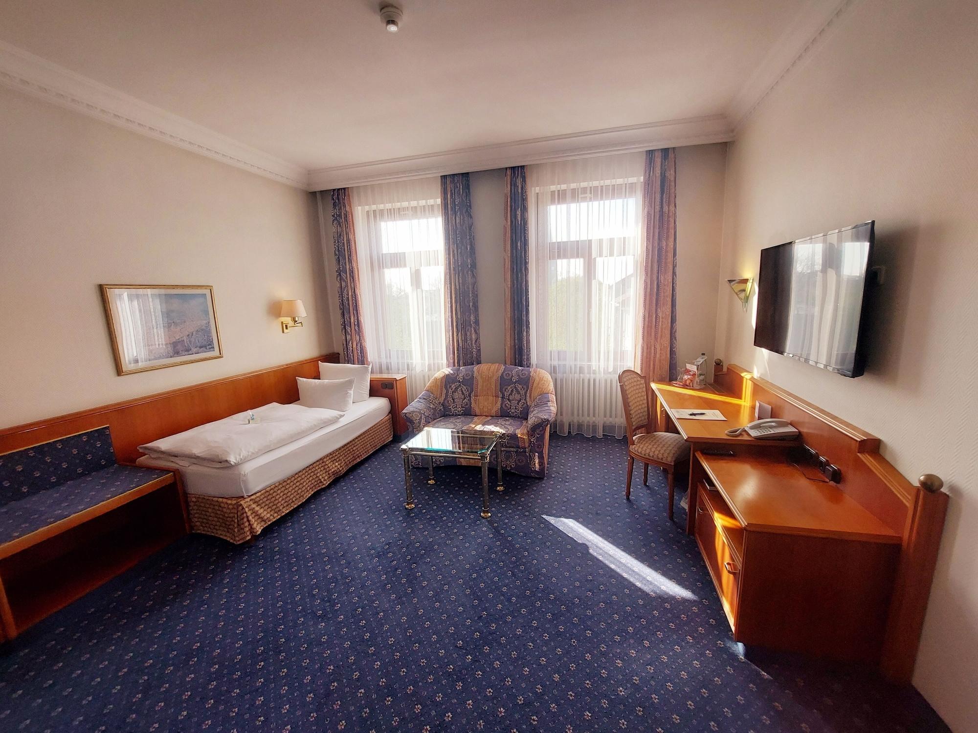 Hotel Bayerischer Hof Dresden Bagian luar foto