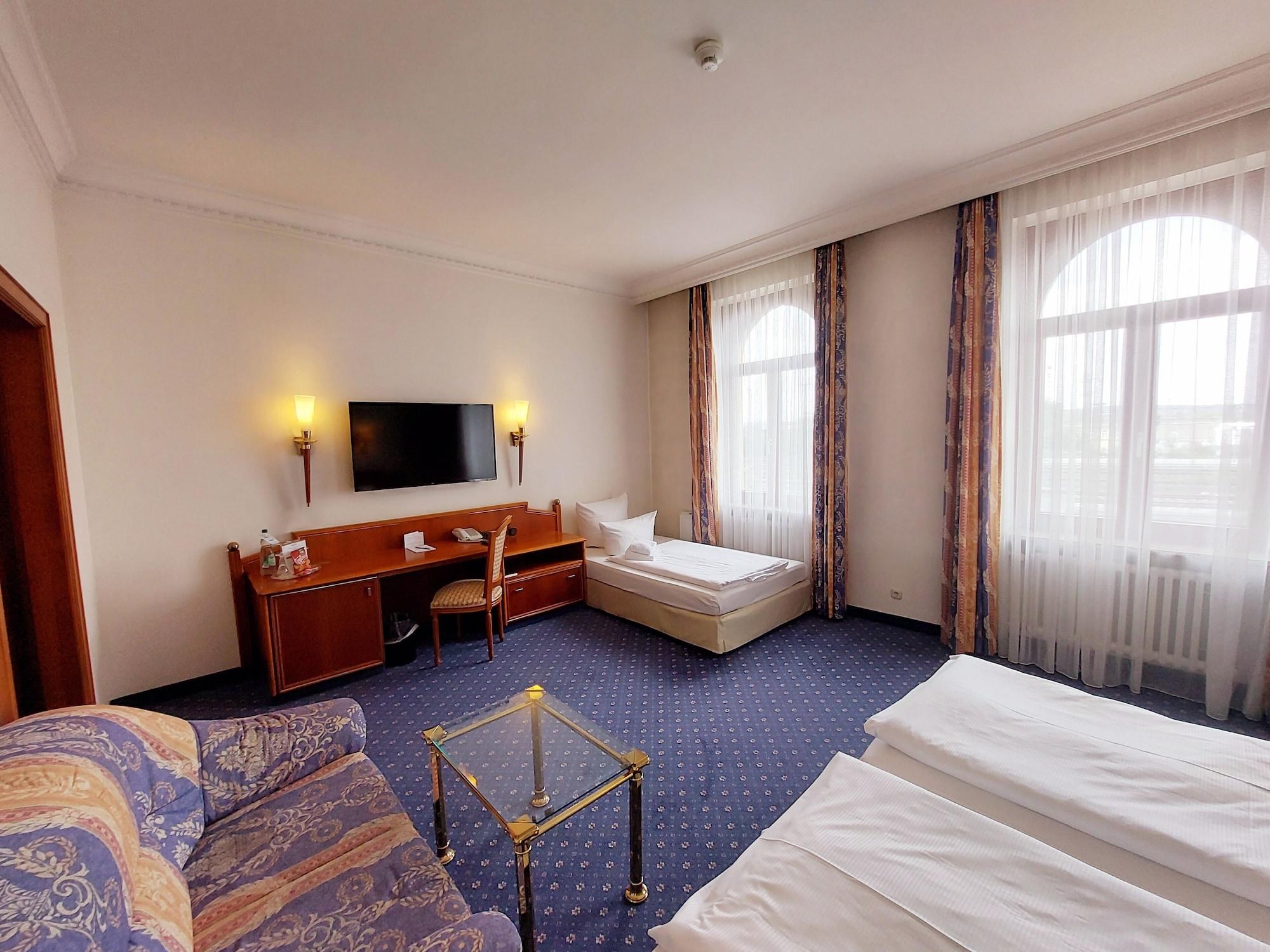 Hotel Bayerischer Hof Dresden Bagian luar foto