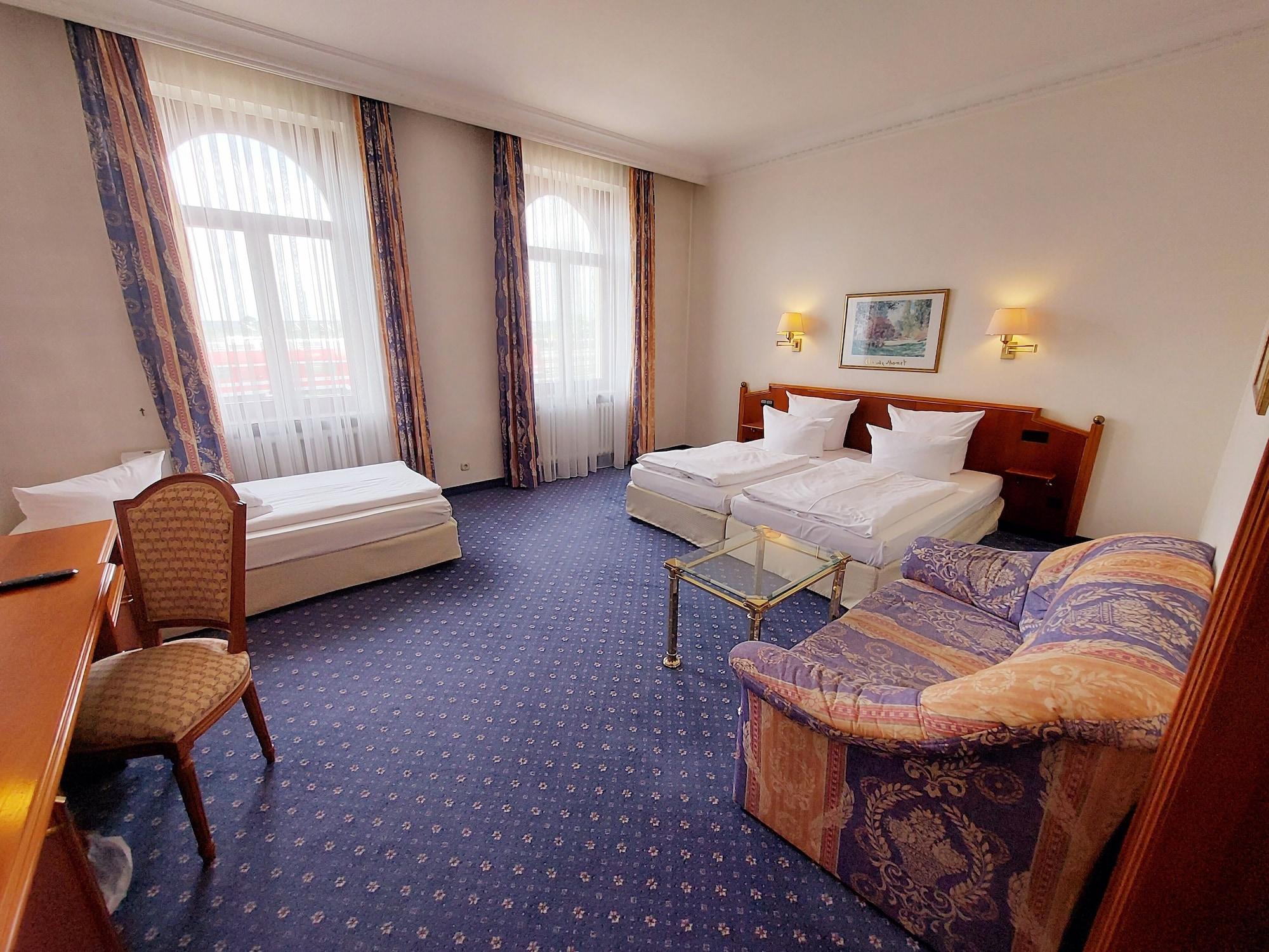 Hotel Bayerischer Hof Dresden Bagian luar foto