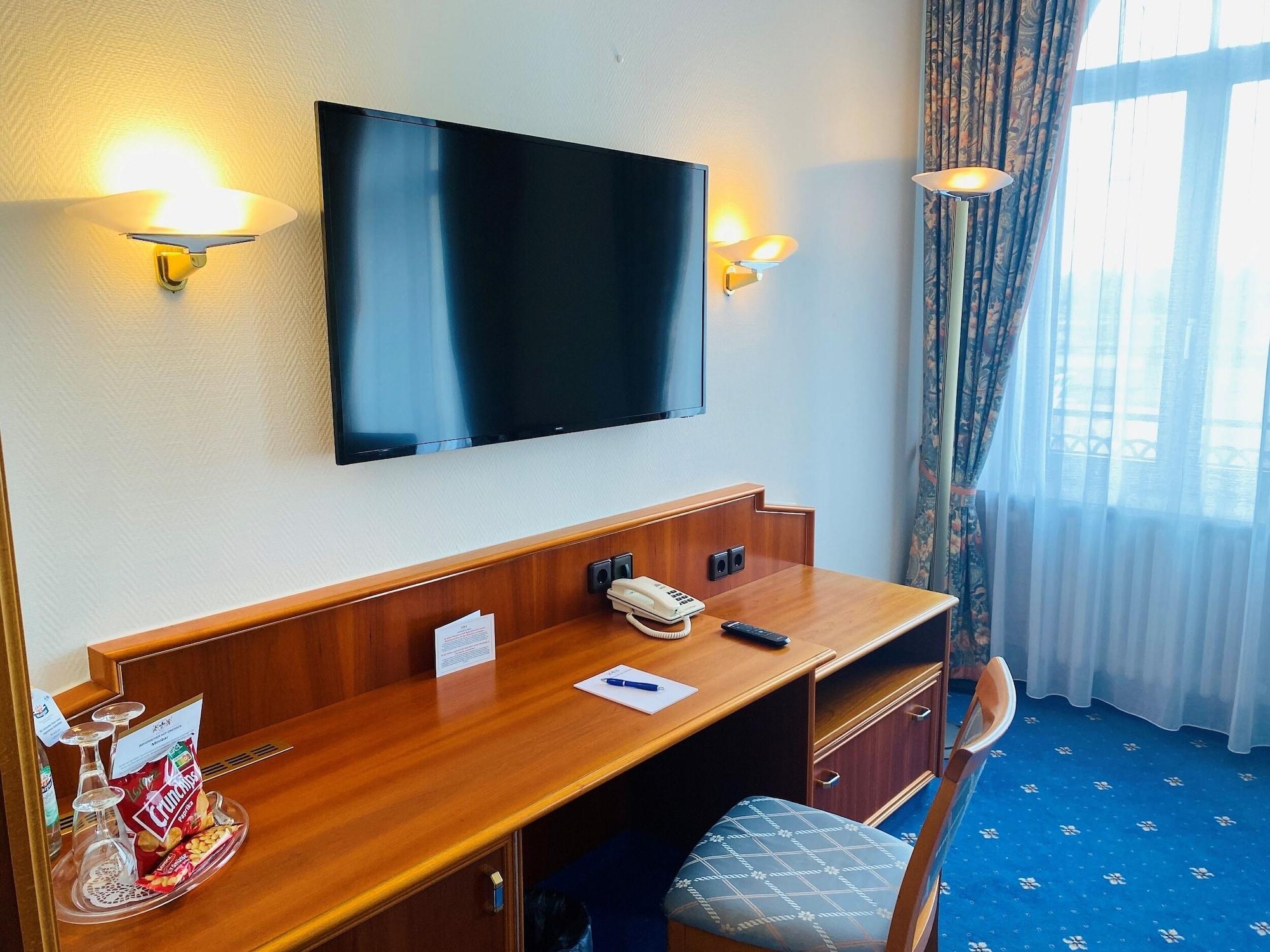 Hotel Bayerischer Hof Dresden Bagian luar foto