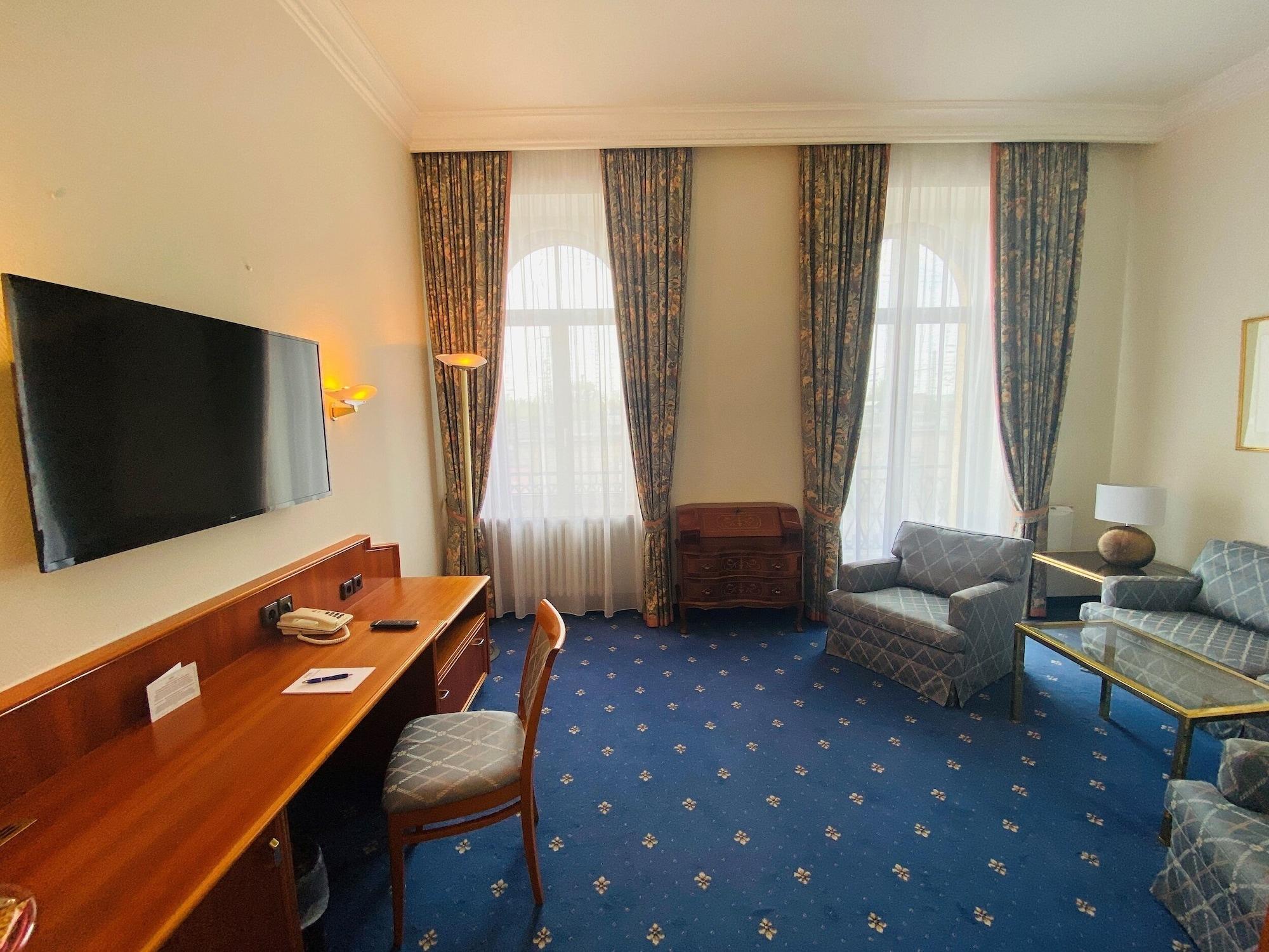 Hotel Bayerischer Hof Dresden Bagian luar foto