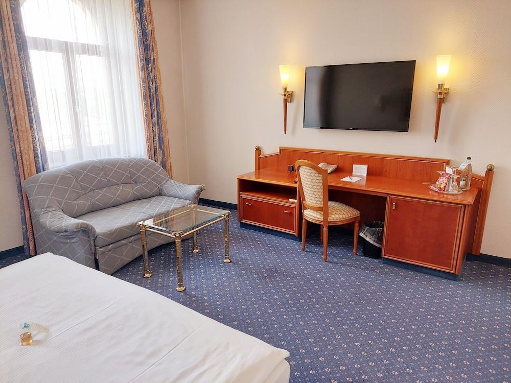 Hotel Bayerischer Hof Dresden Bagian luar foto