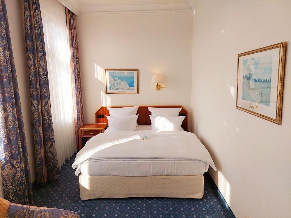 Hotel Bayerischer Hof Dresden Bagian luar foto