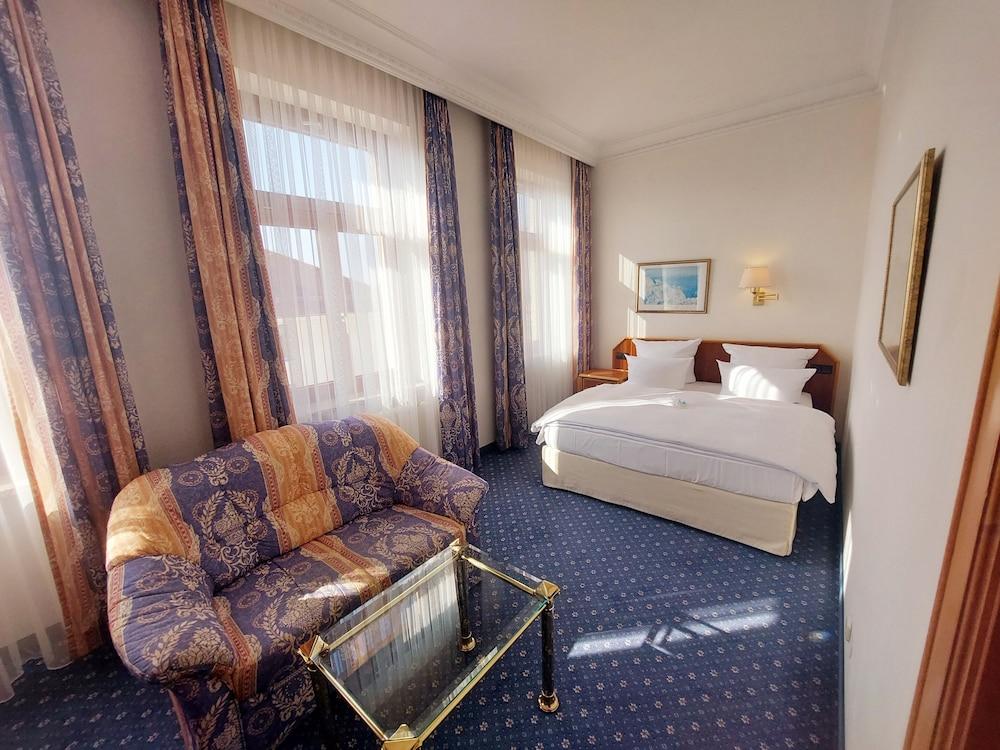 Hotel Bayerischer Hof Dresden Bagian luar foto