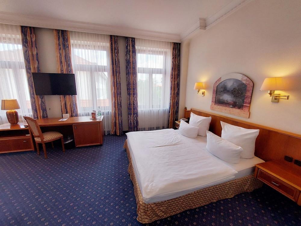 Hotel Bayerischer Hof Dresden Bagian luar foto