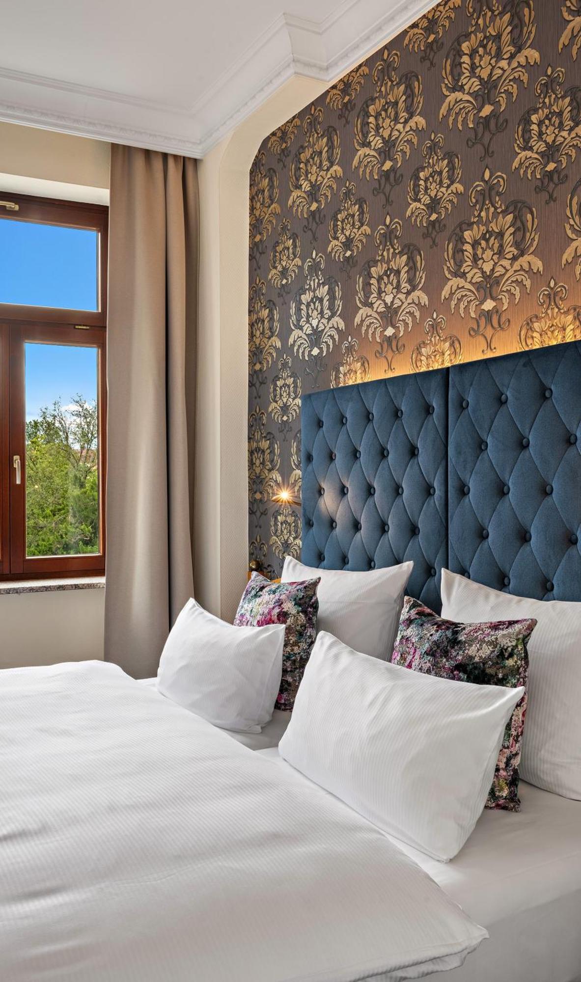 Hotel Bayerischer Hof Dresden Bagian luar foto