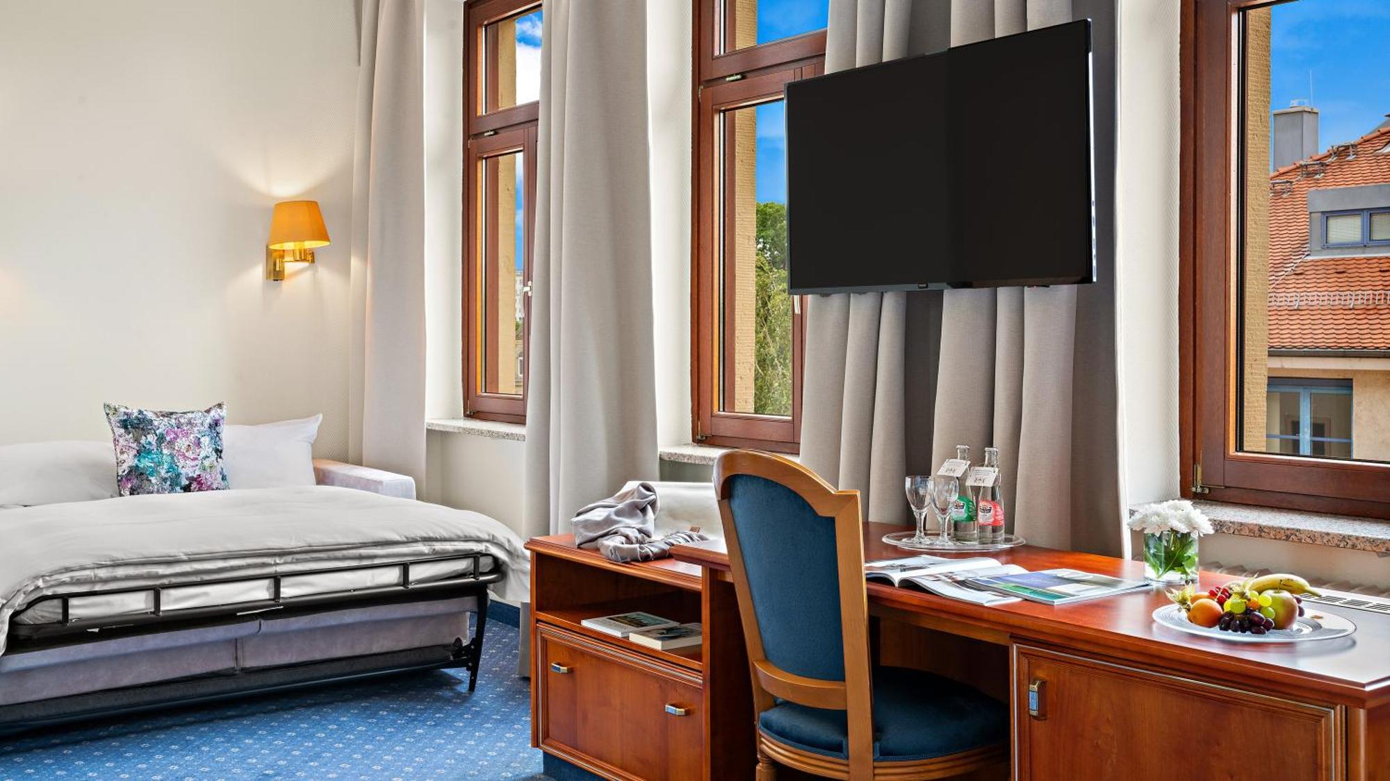 Hotel Bayerischer Hof Dresden Bagian luar foto