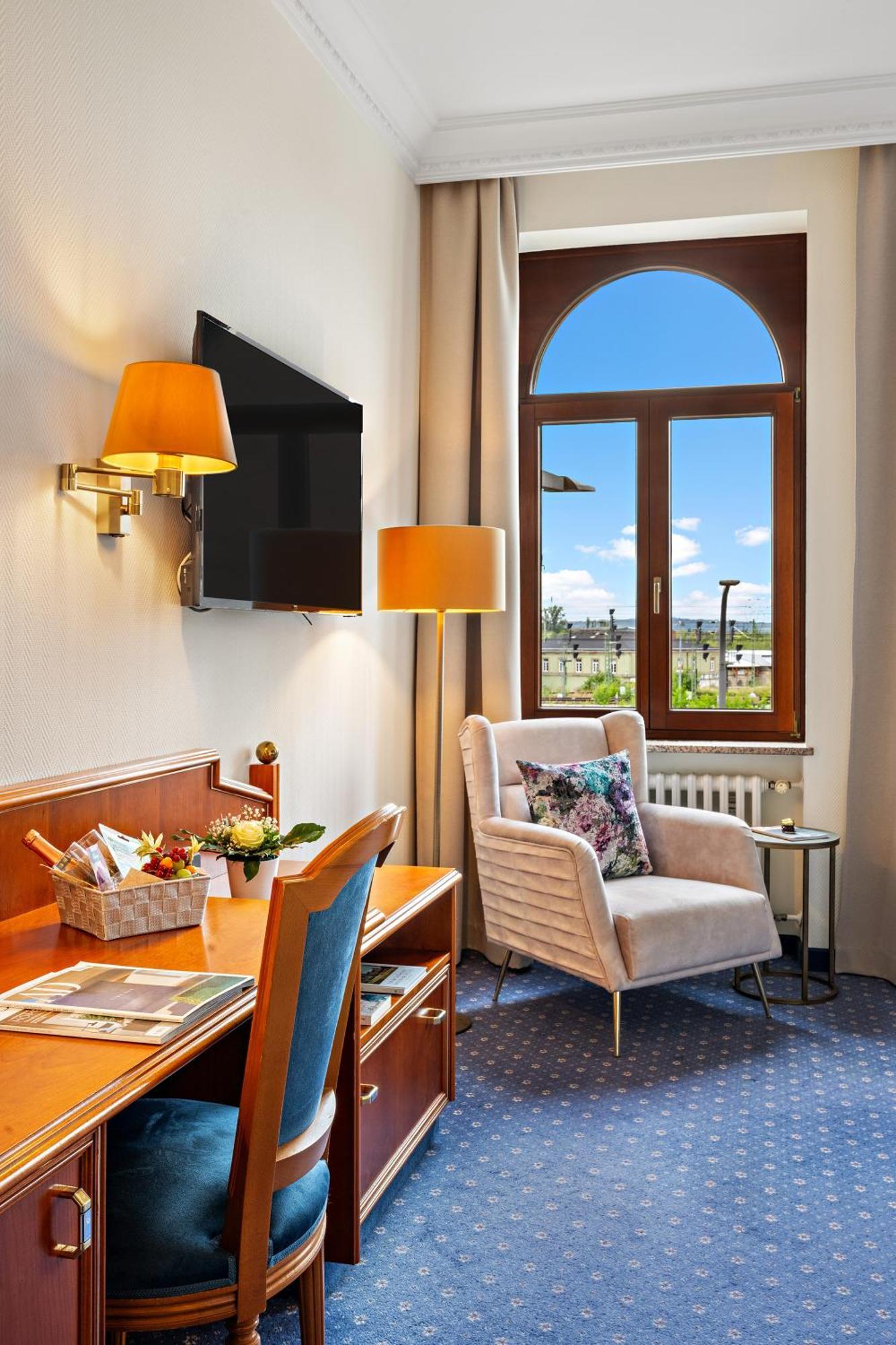 Hotel Bayerischer Hof Dresden Bagian luar foto
