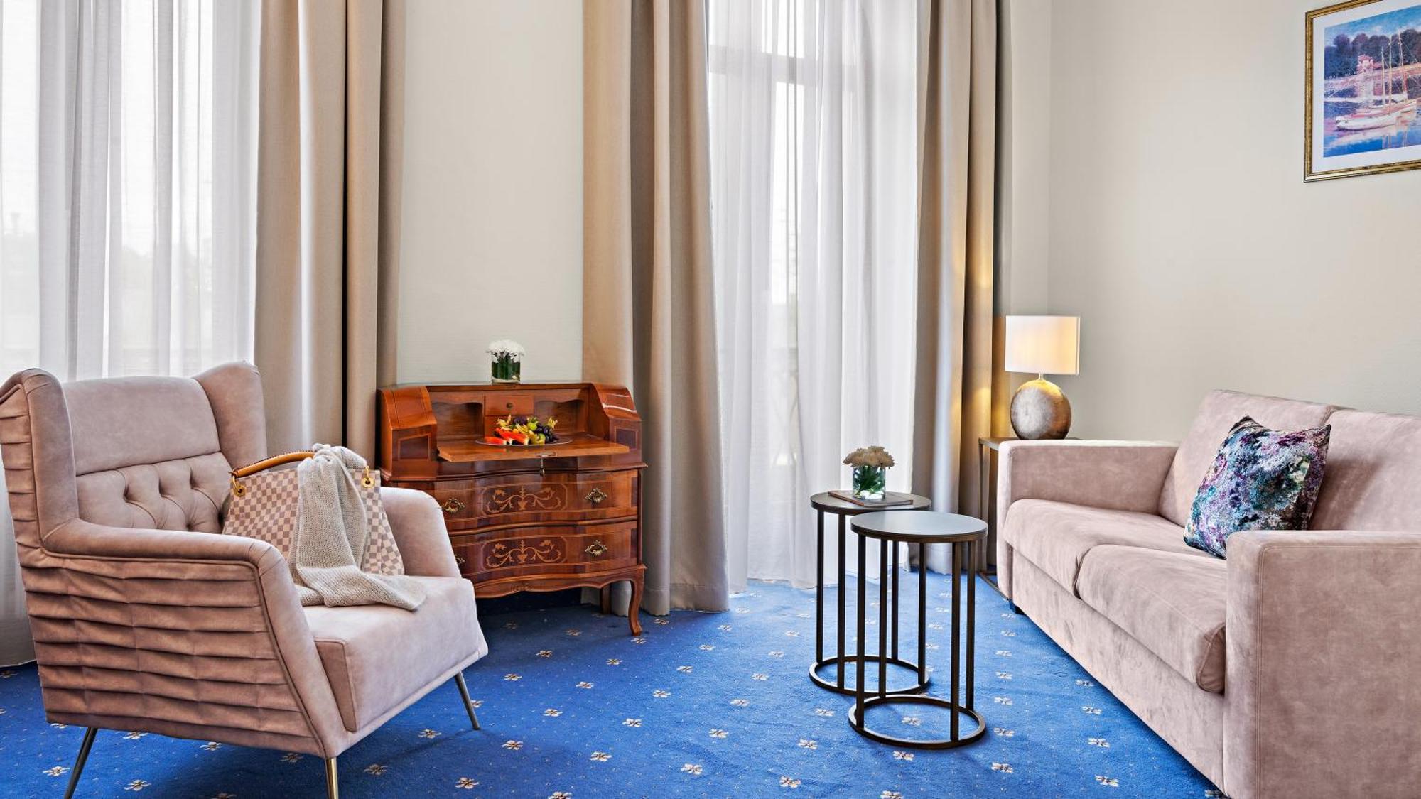 Hotel Bayerischer Hof Dresden Bagian luar foto