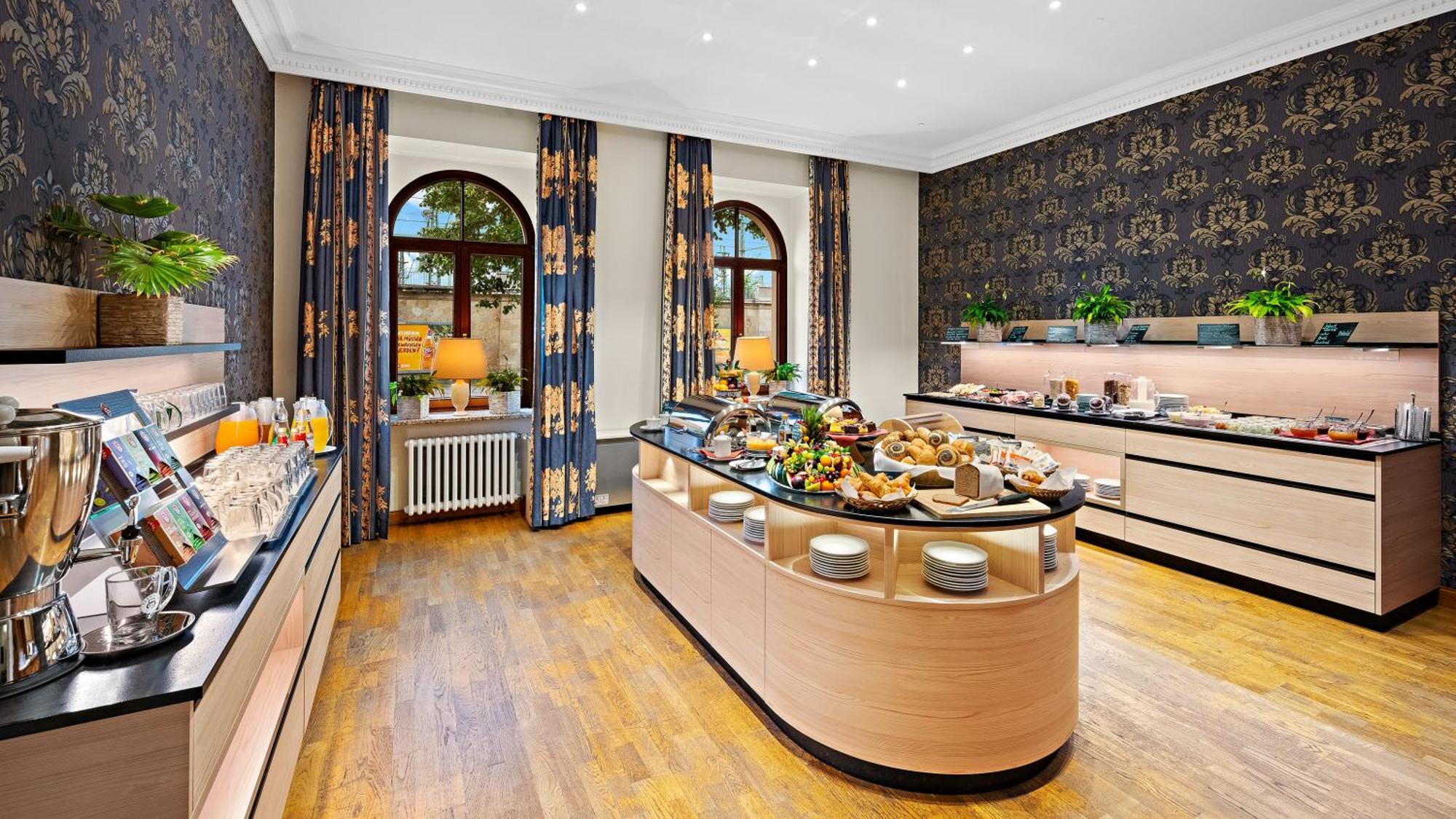 Hotel Bayerischer Hof Dresden Bagian luar foto